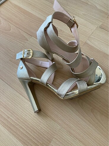 Pierre Cardin Gold topuklu ayakkabı