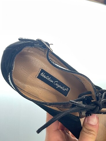 36 Beden siyah Renk PreLoved Dolgu Topuk %70 İndirimli.