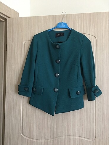 Zümrüt yeşili mini ceket