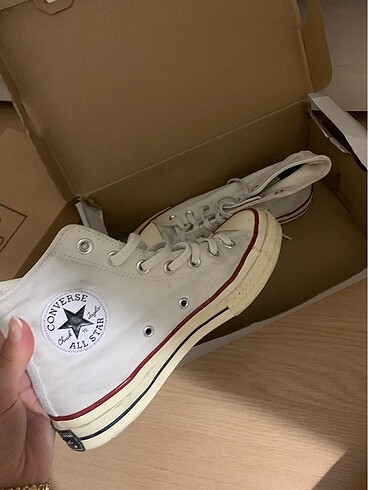 Beyaz Converse