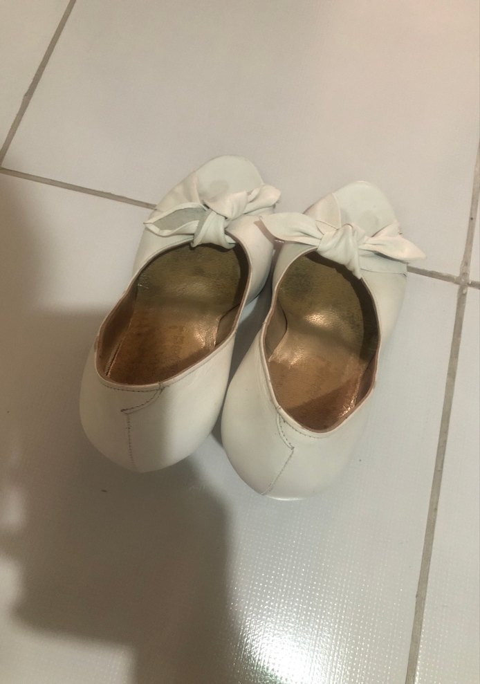 Beyaz Fiyonk Detaylı Dolgu Topuklu Kadın Ayakkabı - Görsel 3