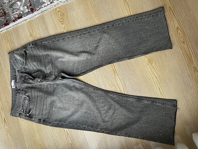Zara Taşlı, parıltılı jean