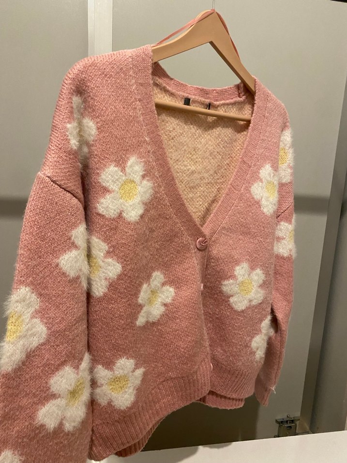 Pembe Çiçek Desenli Yumuşak Örgü Hırka - Görsel 3