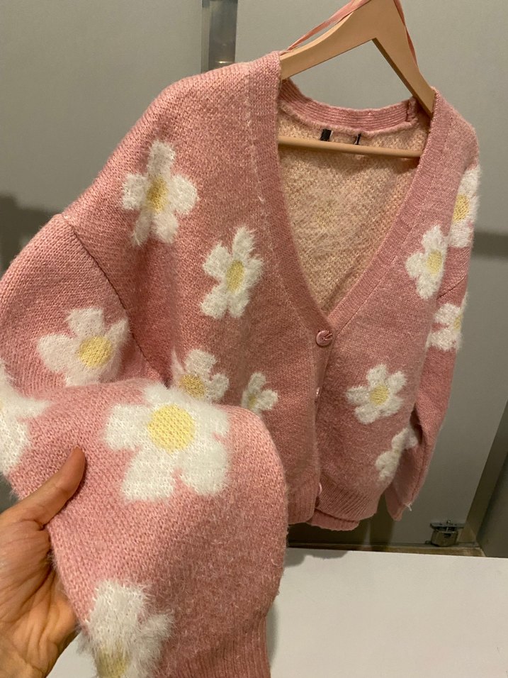 Pembe Çiçek Desenli Yumuşak Örgü Hırka - Görsel 2