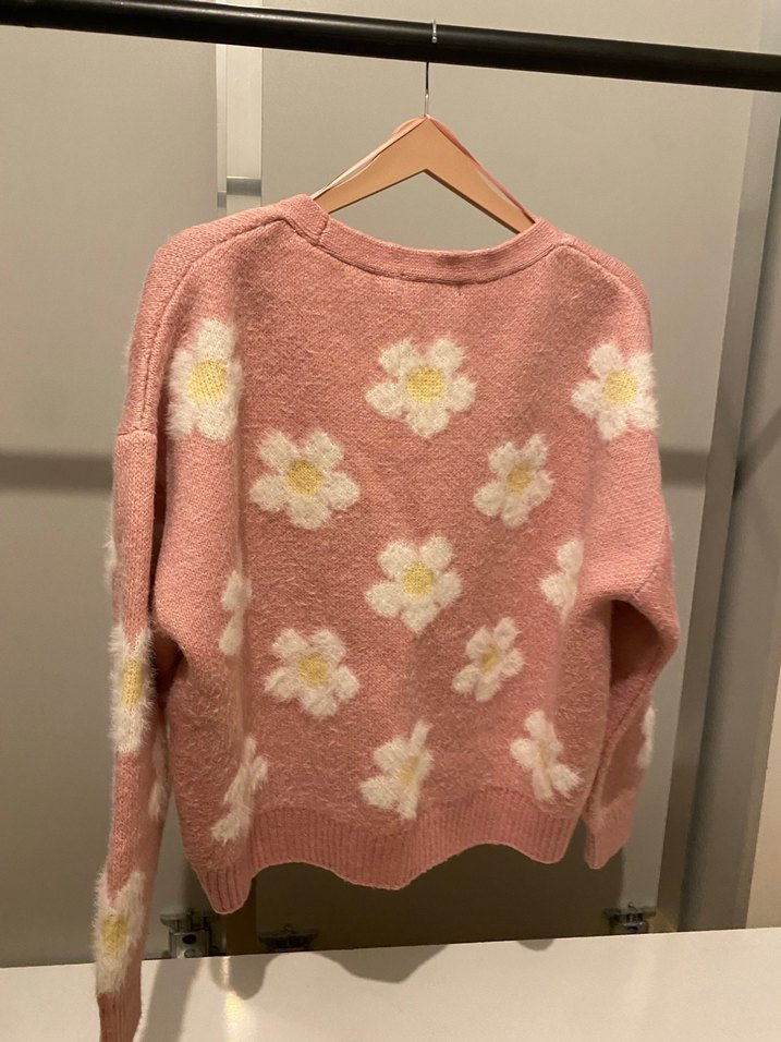 Pembe Çiçek Desenli Yumuşak Örgü Hırka - Görsel 4