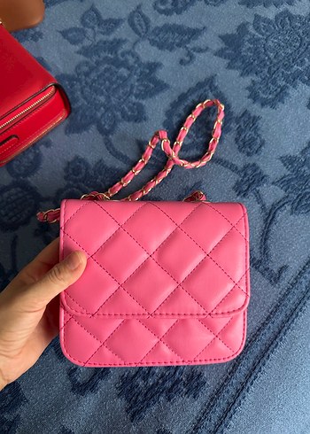 Pembe Deri Nakışlı Fermuarlı Kadın Çanta