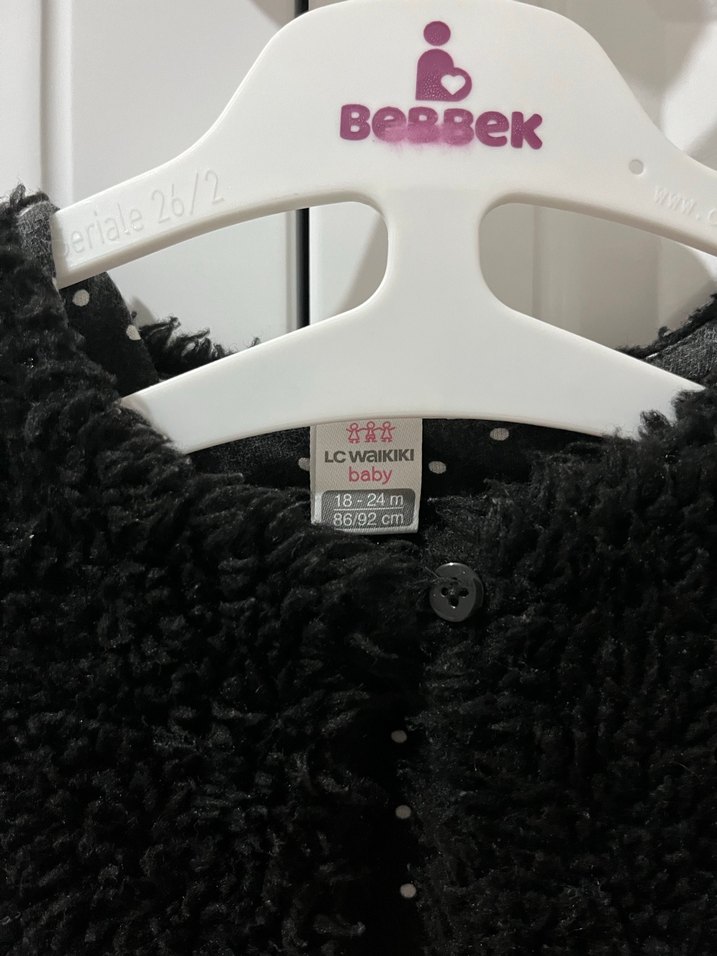 Kız Çocuk Siyah Kürklü Kolsuz Yelek - Görsel 3