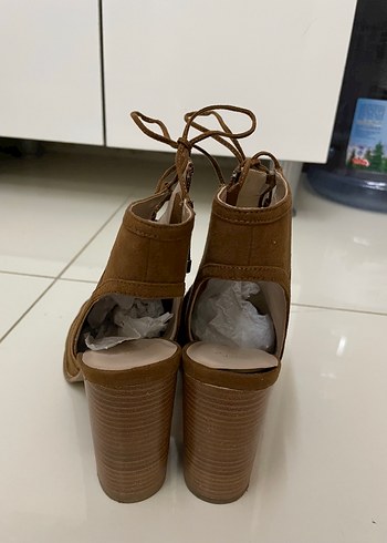 38 Beden Kadın Süet Dolgu Topuklu Sandalet