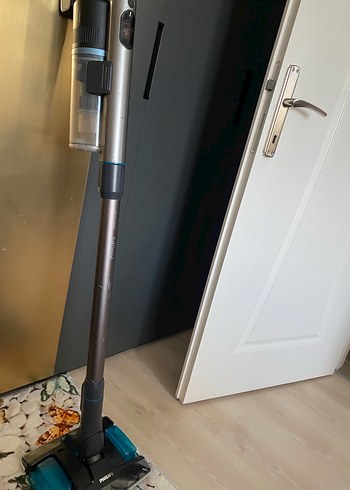 Philips Mavi Kablosuz Dikey Süpürge büyük başklik silipsüpüruyor - Görsel 5