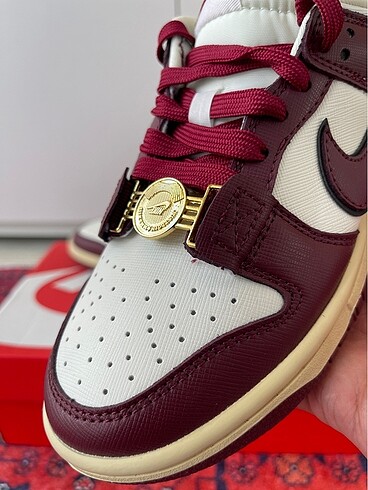 Nike Dunk low just do it bordo