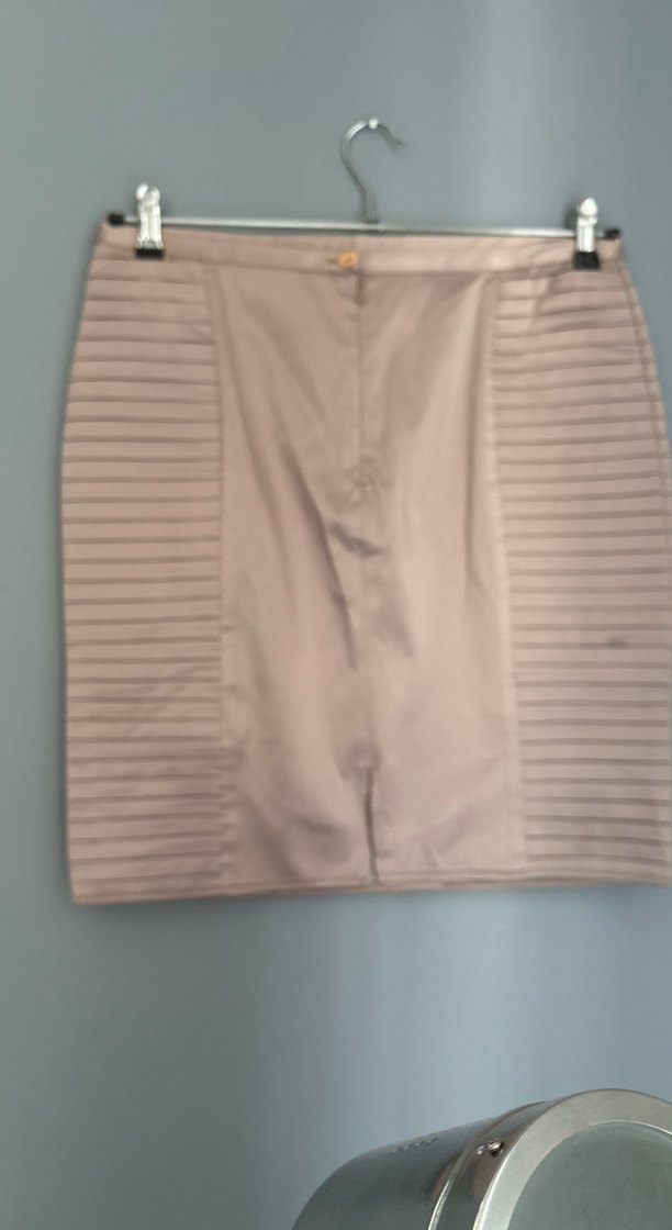 Minimal Çizgili Bej Mini Etek — görsel 3/4