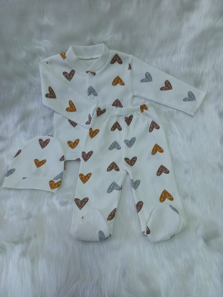 Beyaz Örgü Kalp Desenli Bebek Kız Takımı - Görsel 2