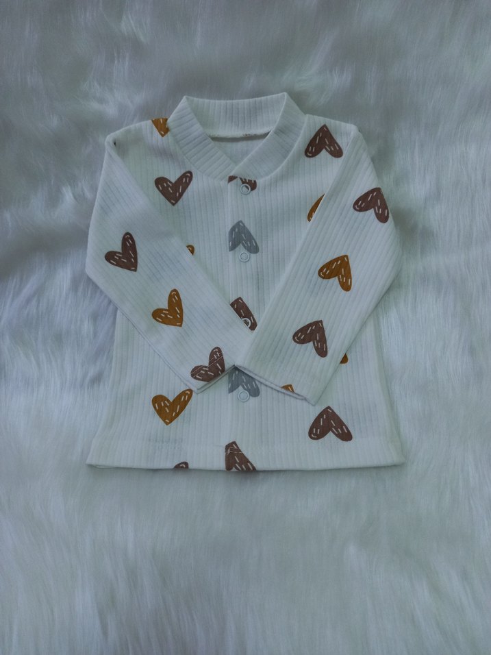 Beyaz Örgü Kalp Desenli Bebek Kız Takımı - Görsel 3