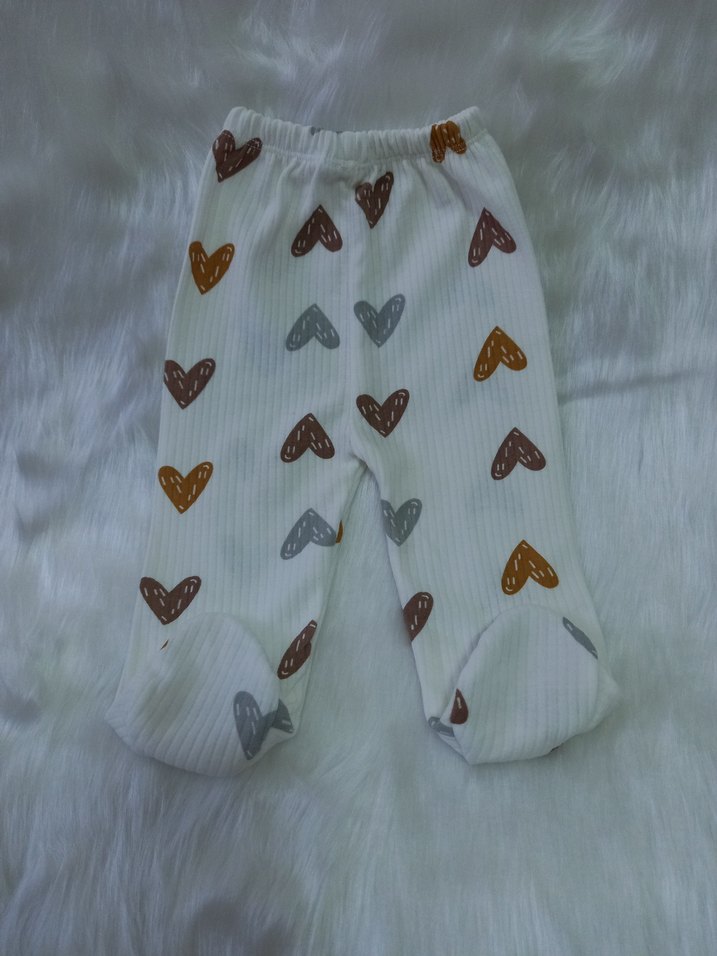 Beyaz Örgü Kalp Desenli Bebek Kız Takımı - Görsel 5