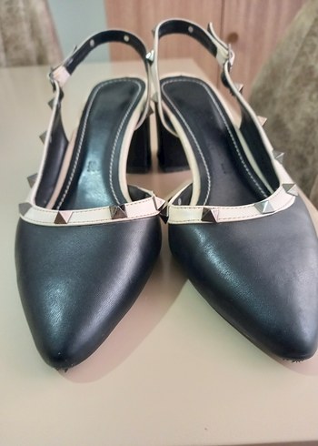 Bej Zımba Detaylı Sivri Burun Topuklu Ayakkabı - Görsel 2