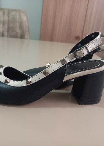 Bej Zımba Detaylı Sivri Burun Topuklu Ayakkabı - Görsel 4