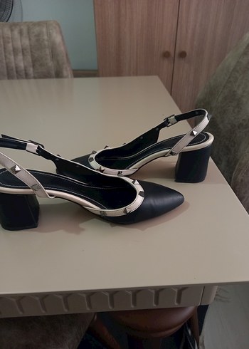 Bej Zımba Detaylı Sivri Burun Topuklu Ayakkabı - Görsel 5