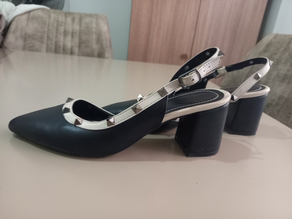 Bej Zımba Detaylı Sivri Burun Topuklu Ayakkabı - Görsel 4