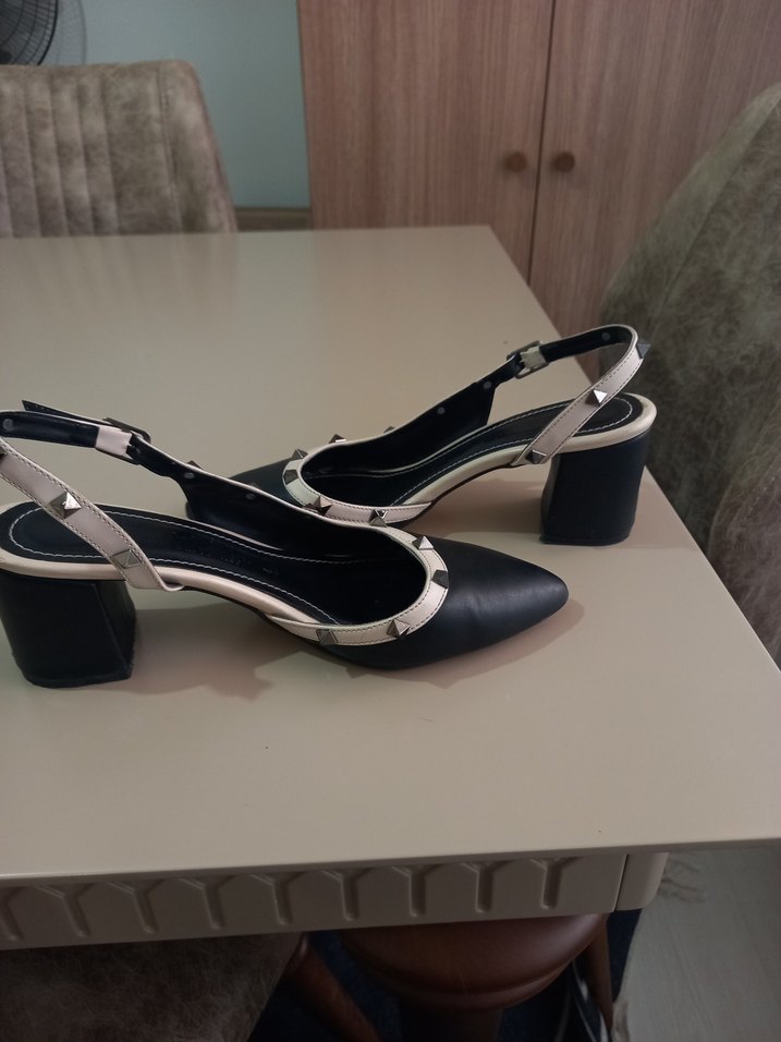 Bej Zımba Detaylı Sivri Burun Topuklu Ayakkabı - Görsel 5