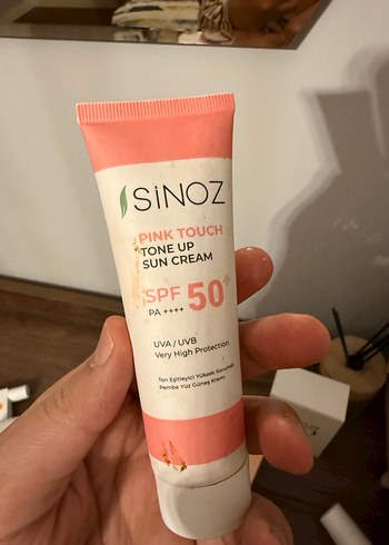 Sinoz Pink Touch Tonlu Güneş Kremi SPF 50 - Görsel 2