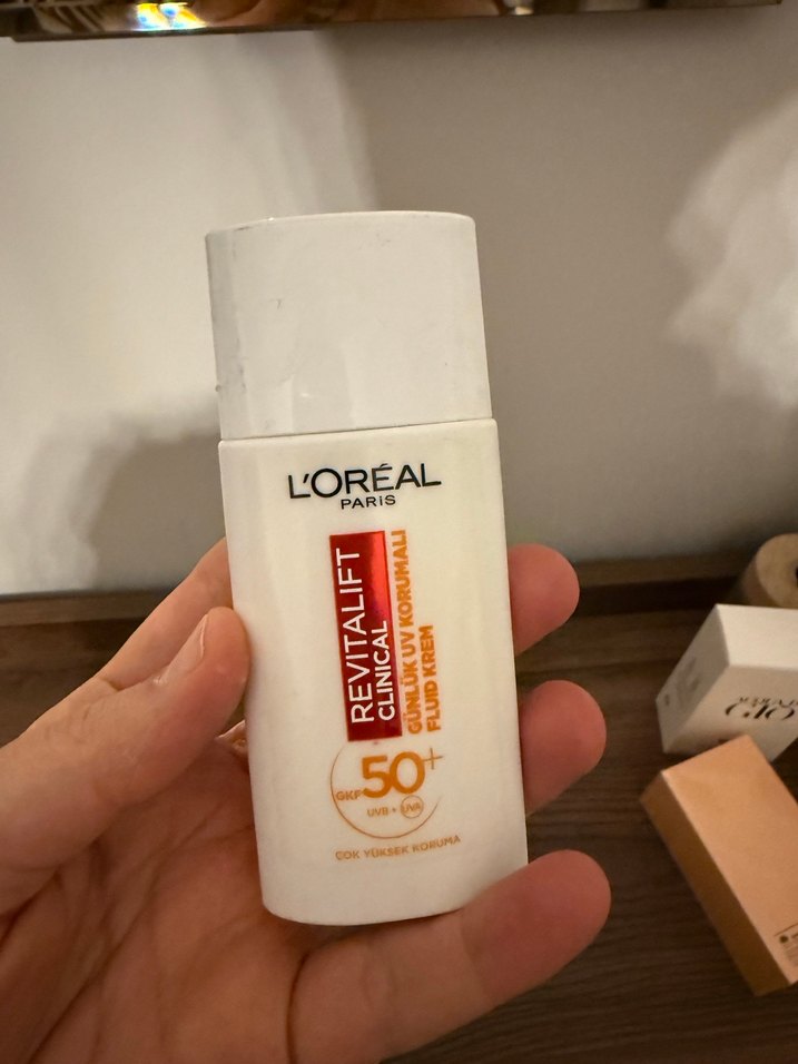 L'Oréal Revitalift Güneş Koruyucu SPF 50 - Görsel 2