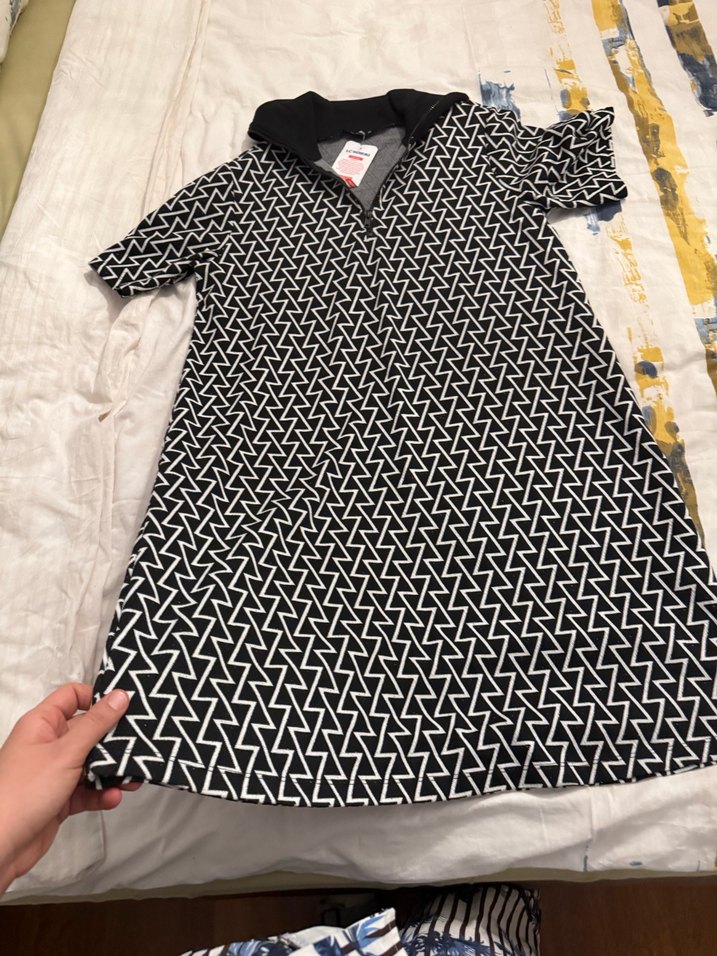 Siyah Beyaz Desenli Midi V Yaka Elbise - Görsel 3