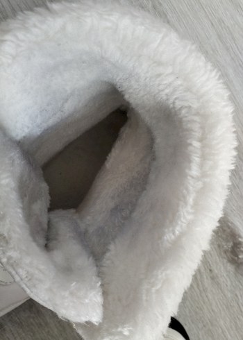 Tüylü Detaylı Beyaz Kadın Dolgu Topuk Bot - Görsel 6