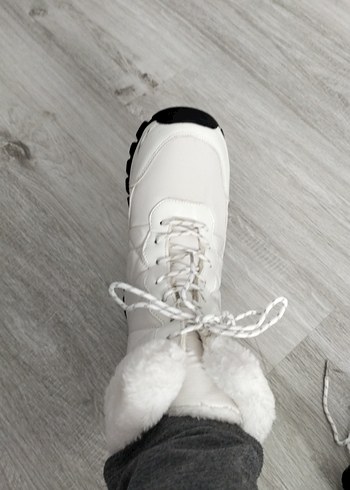 Tüylü Detaylı Beyaz Kadın Dolgu Topuk Bot - Görsel 4