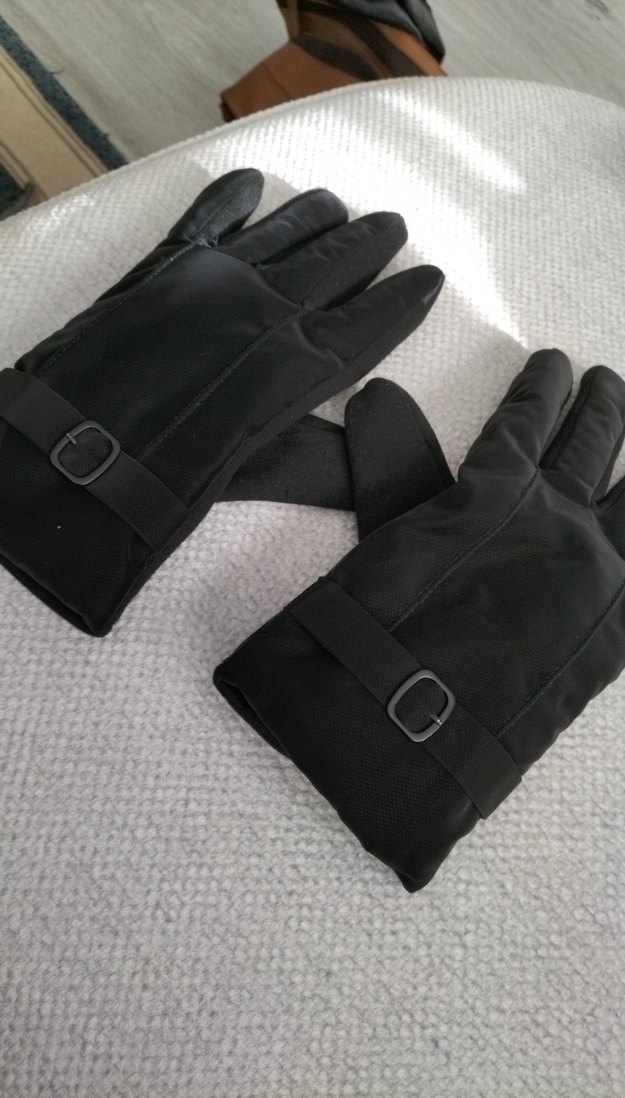 Siyah Tokalı Kadın Eldiveni - Görsel 3