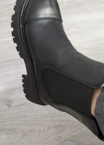 Siyah Deri Goth Tarzı Kadın Bot - Görsel 3