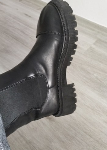 Siyah Deri Goth Tarzı Kadın Bot - Görsel 2