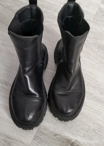 Siyah Deri Goth Tarzı Kadın Bot - Görsel 4