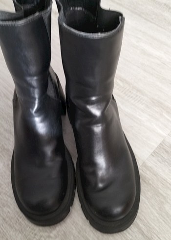 Kadın Siyah Deri Blok Topuklu Bot - Görsel 4