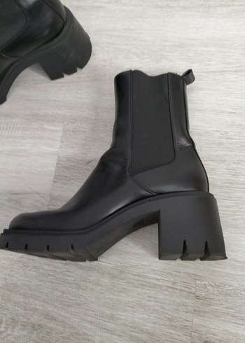 Kadın Siyah Deri Blok Topuklu Bot - Görsel 2