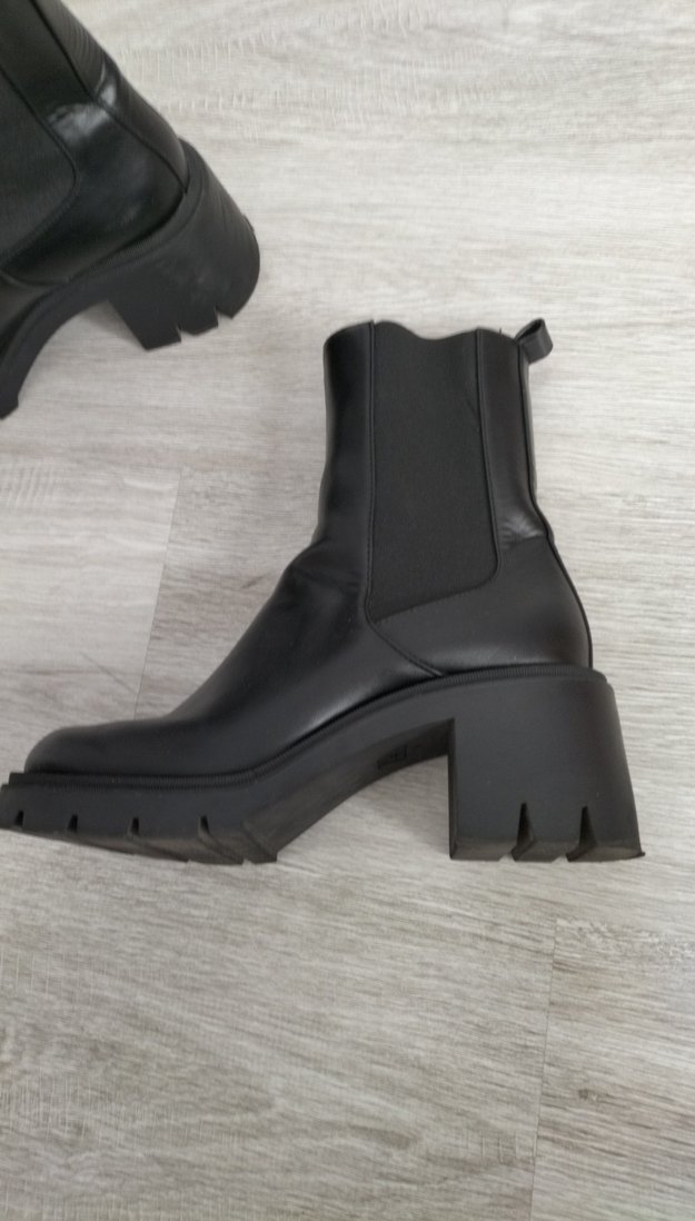 Kadın Siyah Deri Blok Topuklu Bot - Görsel 2