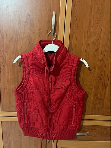 Kırmızı Yelek - Görsel 3