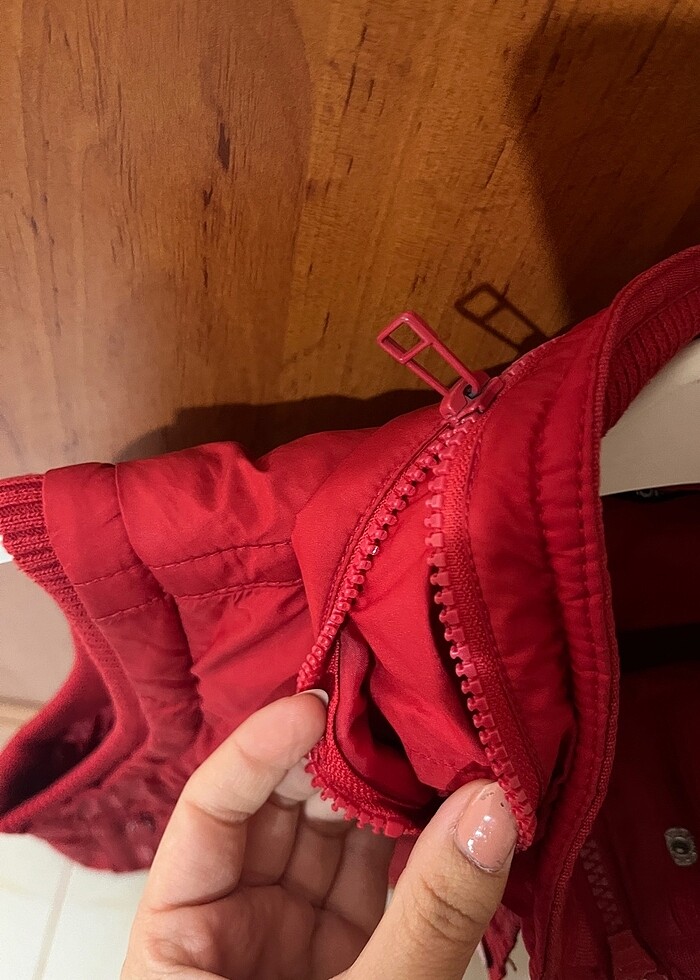 Kırmızı Yelek - Görsel 2