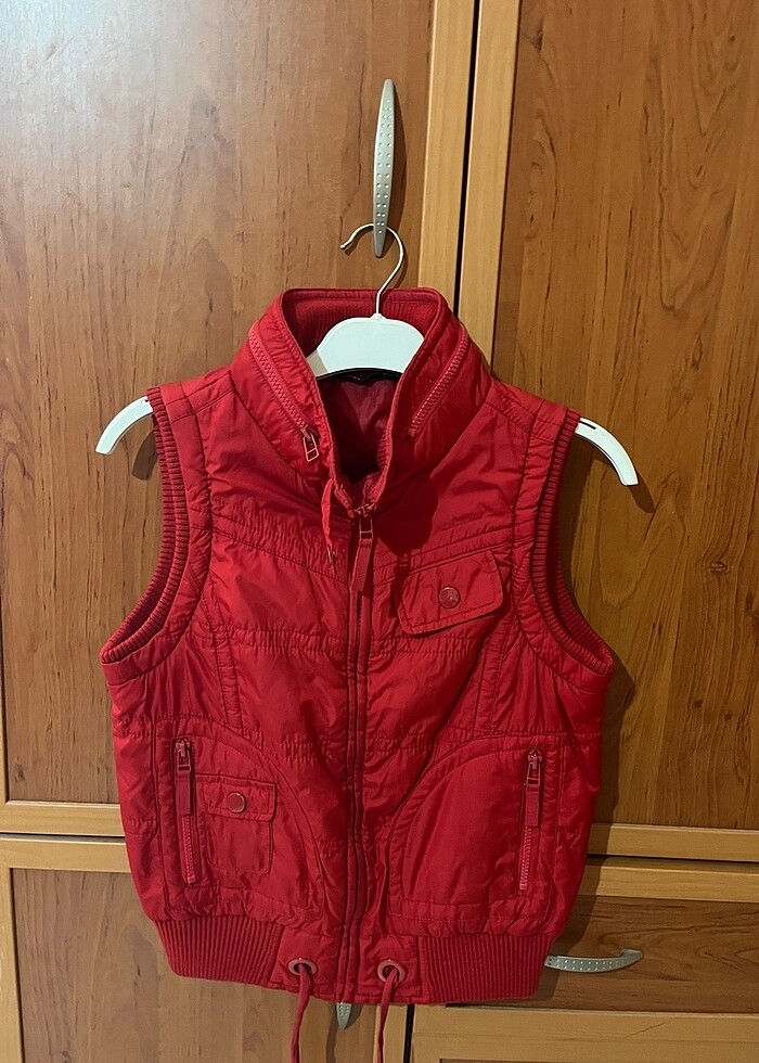 Kırmızı Yelek - Görsel 3