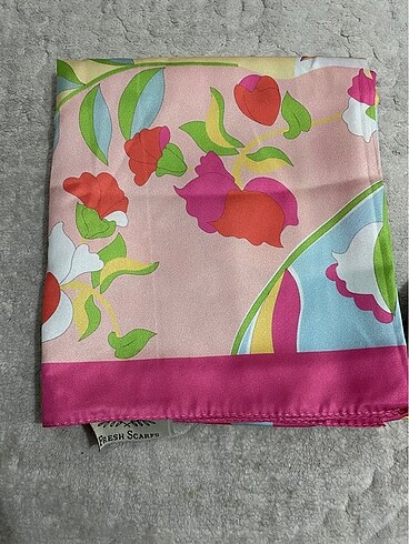 fresh scarfs çiçek desenli saten şal
