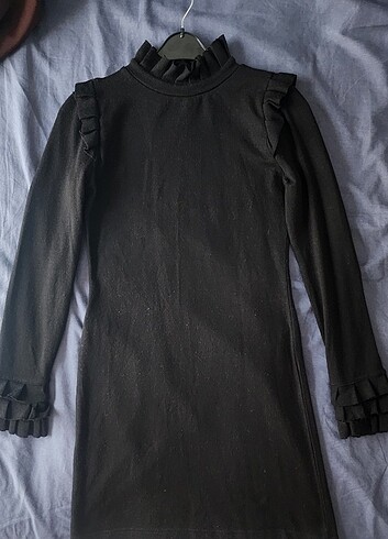 Siyah fırfır detaylı elbise 