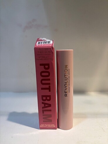 REVOLUTION POUT BALM MOCHA