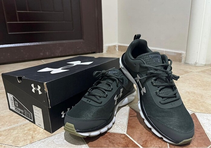 UNDER ARMOUR CHARGED ASSERT 8