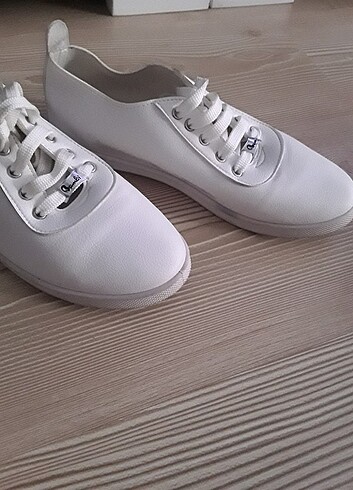 38 Beden Beyaz deri spor ayakkabı