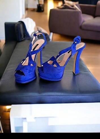 Mavi yüksek topuklu ayakkabı 
