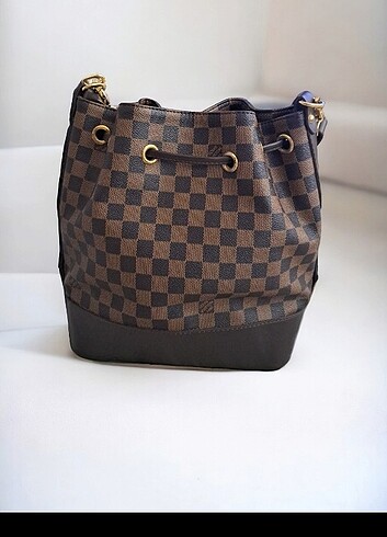  Beden kahverengi Renk Louis Vuitton kol çantası 