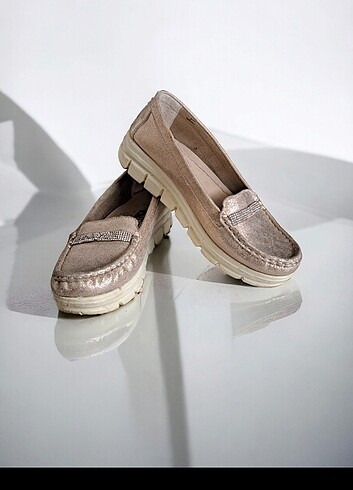 Nine West Taş detaylı ayakkabı