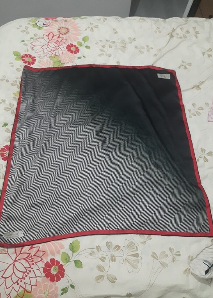 Çeşitli renklerde eşarplar. - Görsel 5