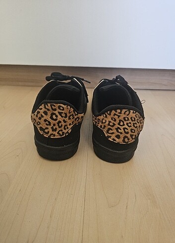 40 Beden siyah Renk Leopar Desenli Spor Ayakkabı