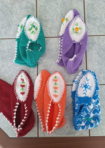 diğer Beden 5 adet renkli nakışlı örgü patik