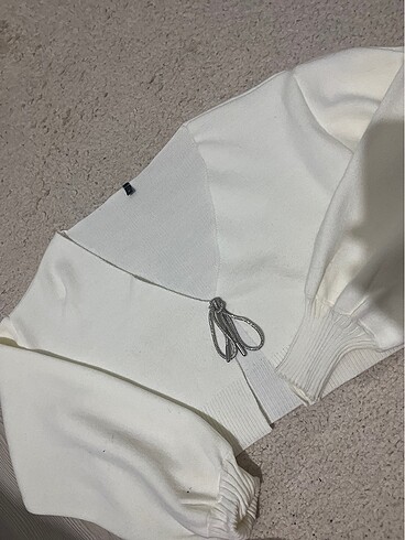 Trendyol & Milla ekru süper crop basic fiyonklu hırka